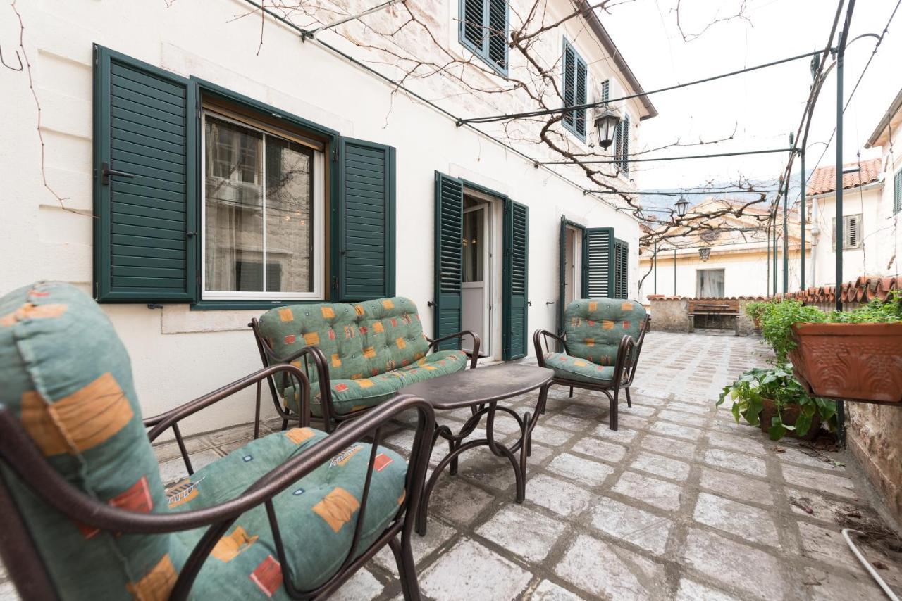 Apartments Leo Kotor Extérieur photo